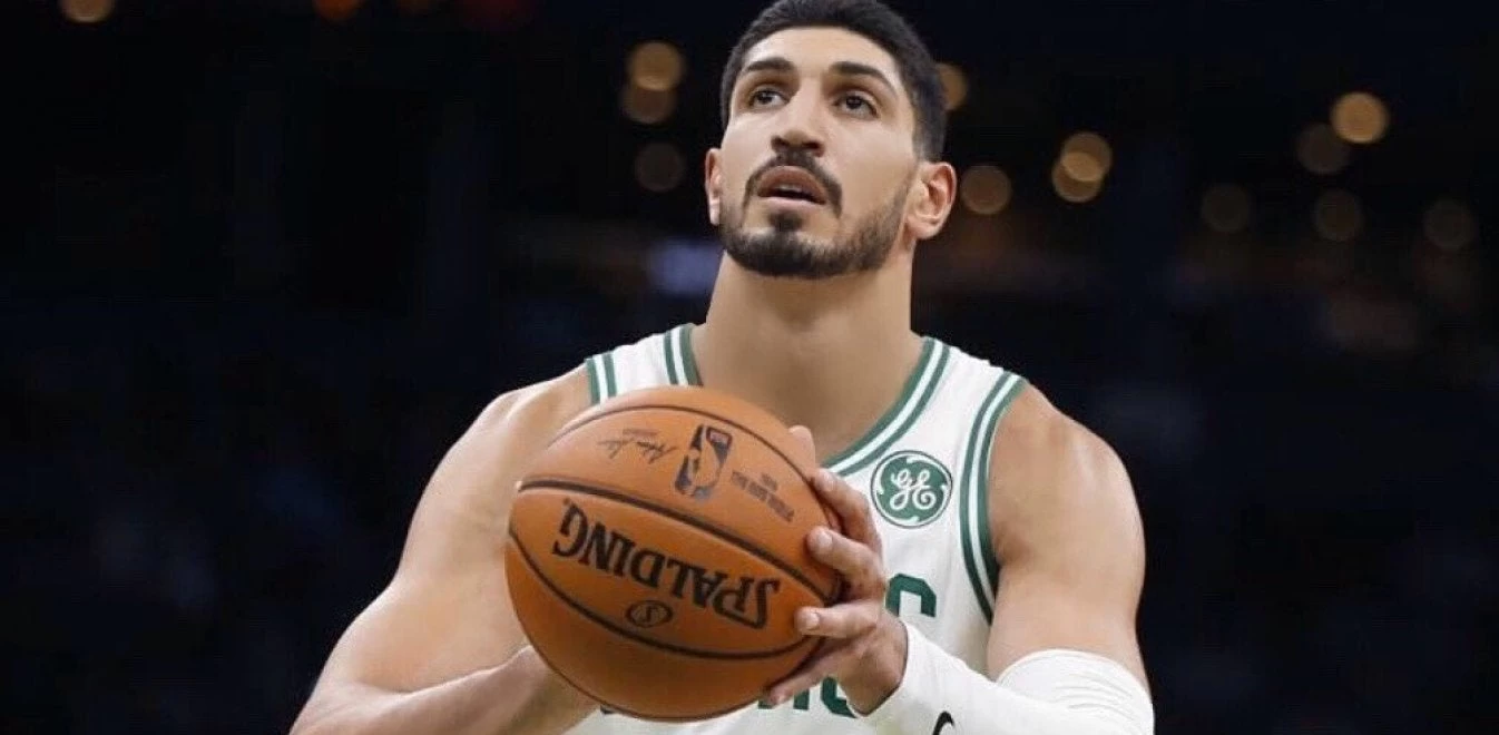 ΝΒΑ: Ο Ενές Καντέρ «τάπωσε» τον Ερντογάν